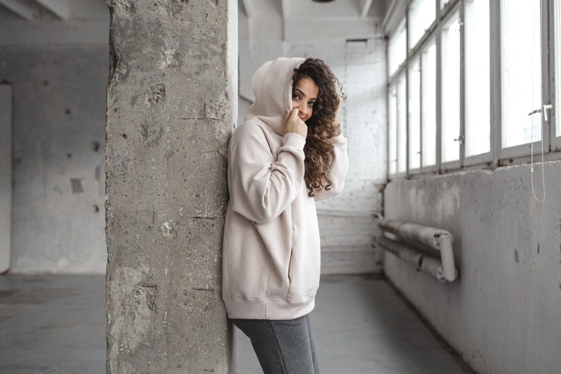 bluza-ciazowa-do-karmienia-motherhood-oversize-jasny-bez-przod-poziom.jpg