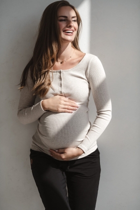 Bluzka Ciążowa Do Karmienia Z Dzianiny W Prążek Tummy Latte Melange