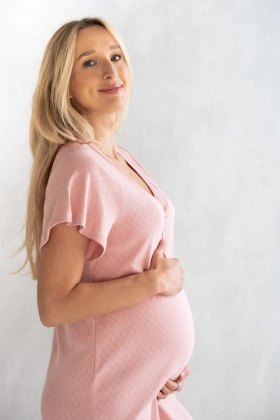 Koszula ciążowa nocna i do porodu Goodnight Kiss różowa 2.jpg