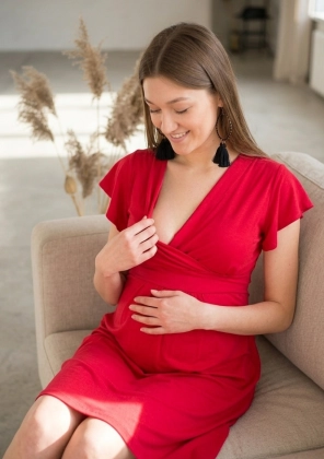 Sukienka ciążowa i do karmienia LUNA Malinowa czerwona (1).png